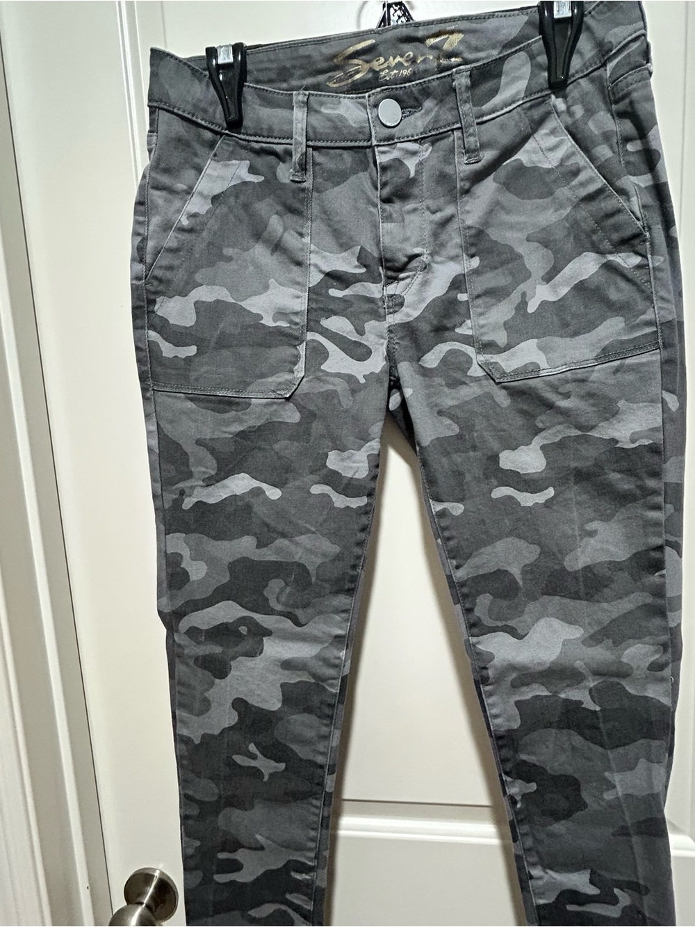 Seven 7 - Womens size 6 Gray Camo Skinny utility ankle Jeans LIKE NEW stretchy - Picture 3 of 9